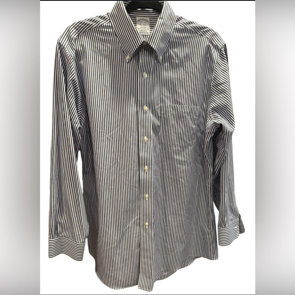 Brooks Brothers Blue/White Button Down Dress Men's Dress Shirt 15 1/2-32 NonIron